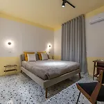 Teatro Toledo 272 לינה וארוחת בוקר נאפולי